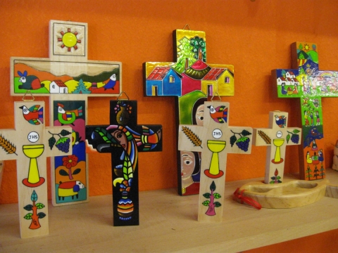Kreuze und Holzspielzeug aus El Salvador
