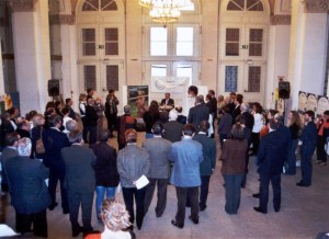 Der Fairkaufladen bei der Präsentation des Eine Welt Netzwerk Bayern im Landtag