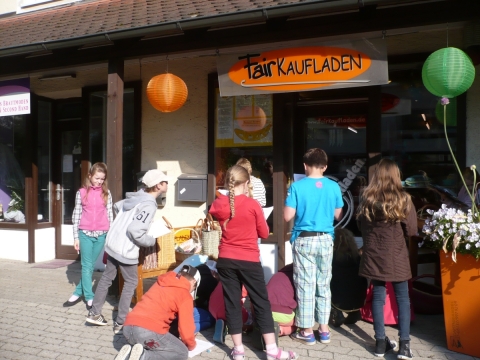 Grundschüler aus Steinkirchen besuchen den Fairkaufladen