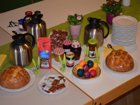 Katholische Pfarrei Petershausen feierte Osterfrühstück wieder mit fair gehandeltem Kaffee und Tee