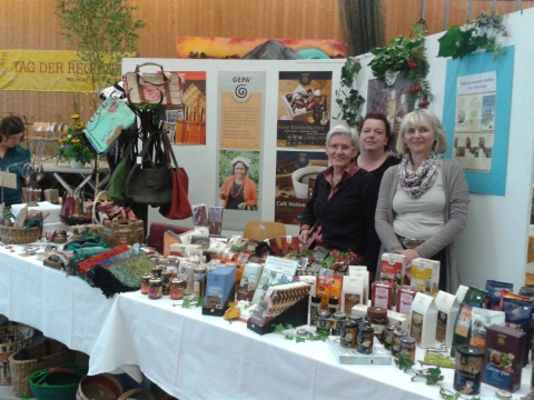 Fairkaufladen präsentierte sich beim „Tag der Regionen“ in der Mehrzweckhalle