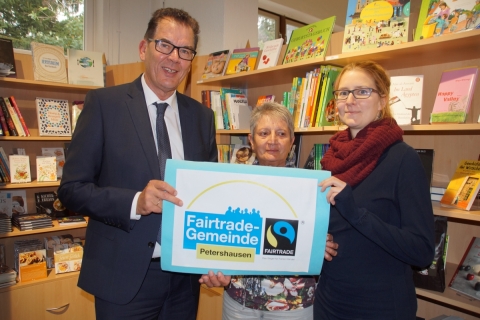 Entwicklungsminister Gerd Müller im FAIR Handelshaus Bayern: „Fair muss Standard werden!“