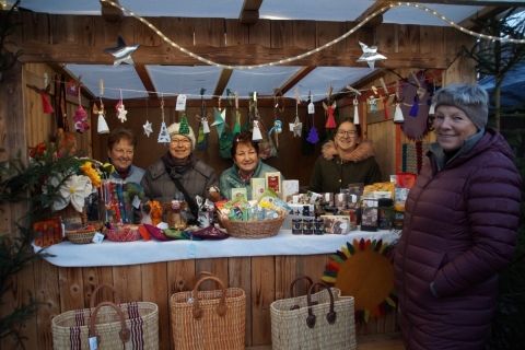 Fairkaufladen beim 40. Christkindlmarkt in Petershausen