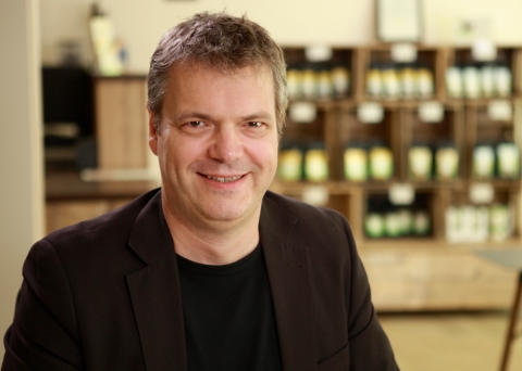 Jochen Hackstein, Geschäftsführer von Würzburger Partnerkaffee e.V., besuchte den Fairkaufladen